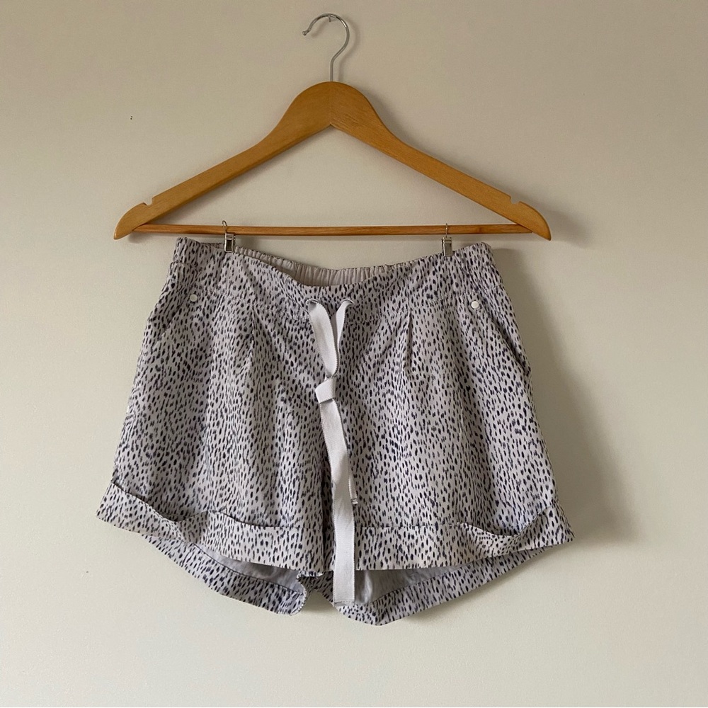 Lululemon / Spring Break Away Shorts